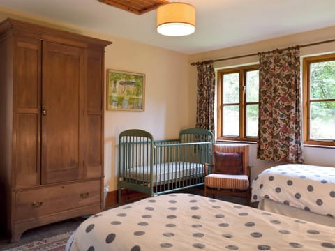 Twin bedroom | Ty Bach - Fachongle Ganol Cottages, Fachongle Ganol, near Newport