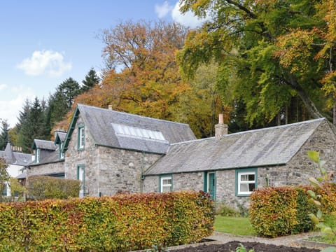Lovely detached cottage | Inverchroskie Cottage - Inverchroskie, Enochdhu, near Pitlochry
