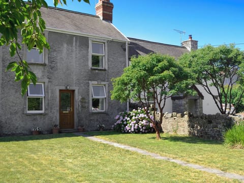 Welcoming living room | Hazeldene - Murton Farm, Murton, near Swansea