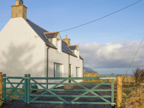 Lovely detached holiday home | Ethel&rsquo;s House, Armadale, near Bettyhill