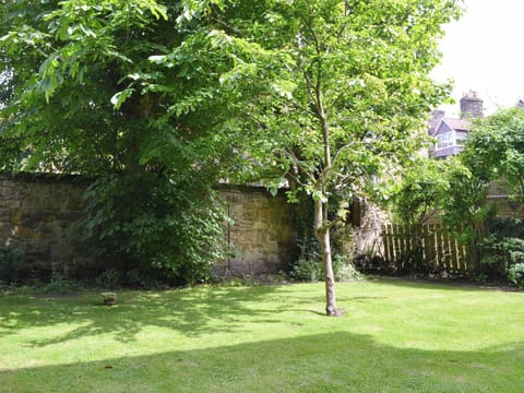 Attractive lawned garden | Prudhoe Mews, Alnmouth, Alnwick