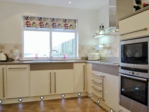 Well equipped kitchen | Cobble Garth, Keswick