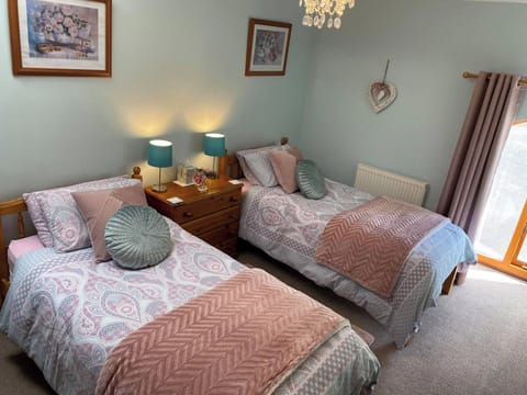 Twin bedroom | Rivers Edge Cottage, Shotley Bridge