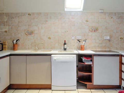 Well-equipped fitted kitchen | Rowan Tree Cottage, Glenisla