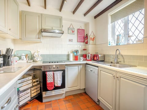 Kitchen | Ty Gwyn - Cefn Gorwydd Cottages, Gowerton, Gower