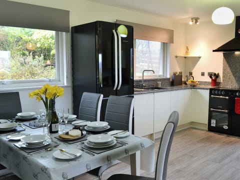 Immaculately presented kitchen/dining room | Summit, Oban