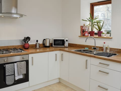 Kitchen | Y Gweithdy, Barmouth