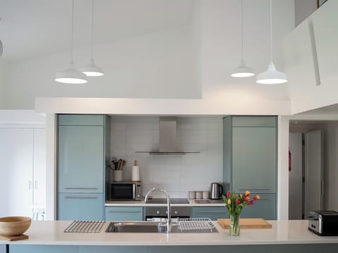 Open plan living space | The Stalls - The Hayloft & The Stalls, Aynho, near Banbury