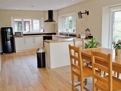 Kitchen/diner | Riverbank Cottage - Hole House Farm Cottages, Pooley Bridge, nr. Ullswater