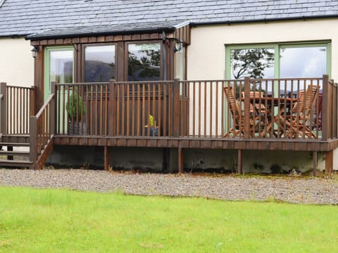 Exquisitely presented cottage with enclosed garden and decked patio area | Allt Beag (Little Streams), Achintraid, near Lochcarron