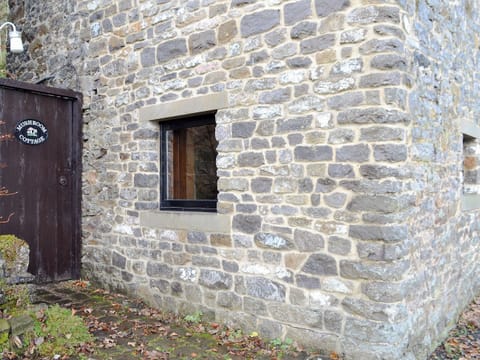 Exterior | Mushroom Cottage - Mullions and Mushroom Cottage, Castleton