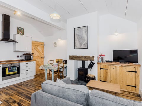 Beautifully finished Contemporary open plan living room, kitchen and dining area | Ty· Sam - Ty Coch Chatham, Llandwrog, near Caernarfon