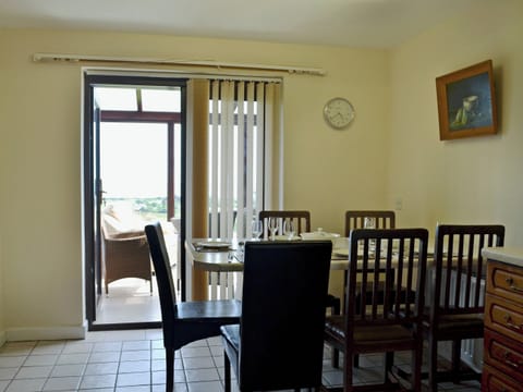 Inviting dining area | Bryn Hudol, Abererch, near Pwllheli