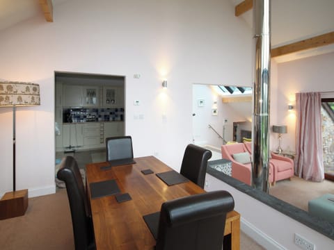 Sunny and bright dining area | Achabeg, Inverlussa, near Achnamara