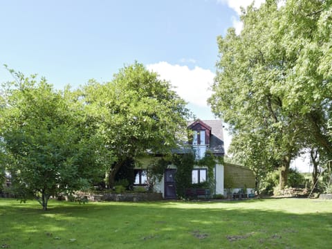 Stone-built, semi-detached holiday cottage | Sardis Cottage, near Kilgetty