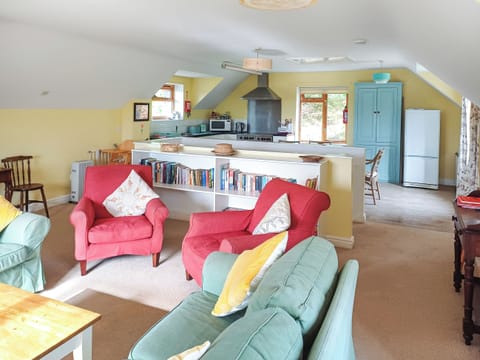 Open plan living/kitchen/diner | Erw Goed Old Barn, Arthog, near Dolgellau