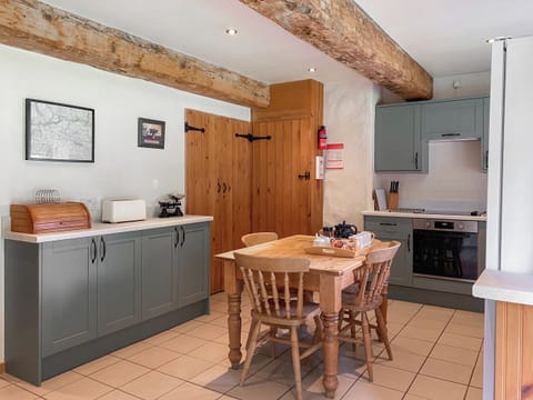 Kitchen/diner | Barn End Cottage, Blackwell in the Peak, near Buxton