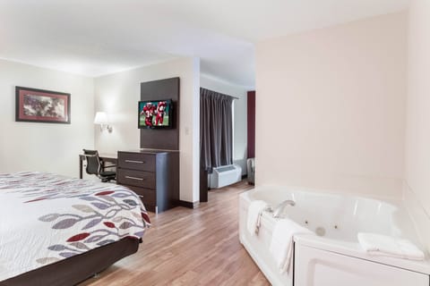 Suite, 1 King Bed, Non Smoking, Jetted Tub | Desk, blackout drapes, iron/ironing board, free WiFi