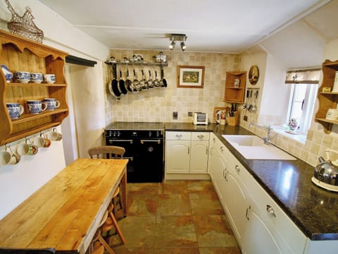 Well equipped kitchen with range cooker | Oddwell Cottage, Brompton Ralph, near Wiveliscombe