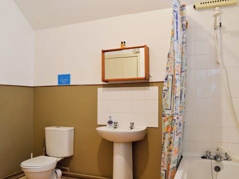 Bathroom | MacDonald Cottage - Kirkmichael Village Cottages, Kirkmichael, near Pitlochry