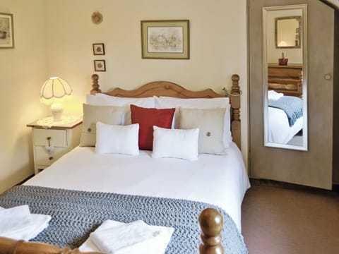 Double bedroom | The Old Mill, Shillingford, nr. Bampton