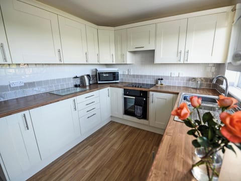 Well equipped kitchen area | The Yellow House, Padstow