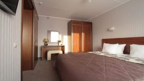 Superior Suite, Multiple Beds, Non Smoking, City View | Premium bedding, in-room safe, laptop workspace, blackout drapes