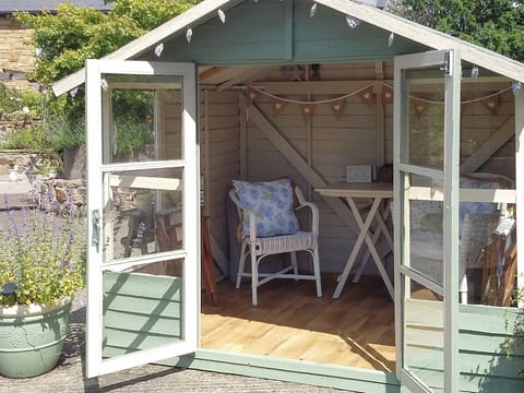 Delightful Summerhouse | Hadrian’s Garden Villa, Henshaw, near Haltwhistle