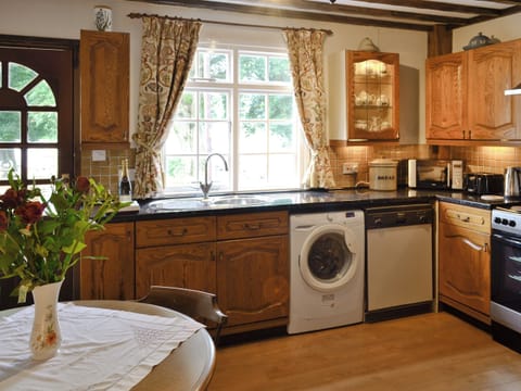 Well equipped kitchen with dining area | Y Bwthyn, Bala