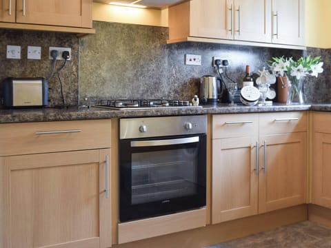 Kitchen | 7 Elm Court - Greta Grove Apartments, Keswick