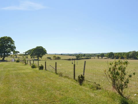 Outstanding countryside views | Dwyfor - Aberkin Farm, Llanystumdwy, near Criccieth