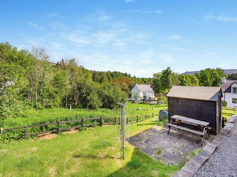 Garden | Lock View - The Old Lock House Apartments, Fort Augustus