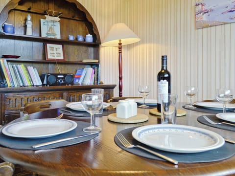 Dining room | Fairlawns, Fairbourne