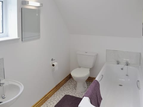 Bathroom | The Old Coach House, St Austell