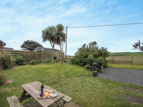 Sitting-out-area | Jura - Harbour Row, Drummore, near Stranraer