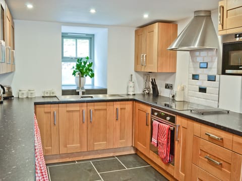 Kitchen | Hen Dŷ, Eglwysbach, nr. Conwy