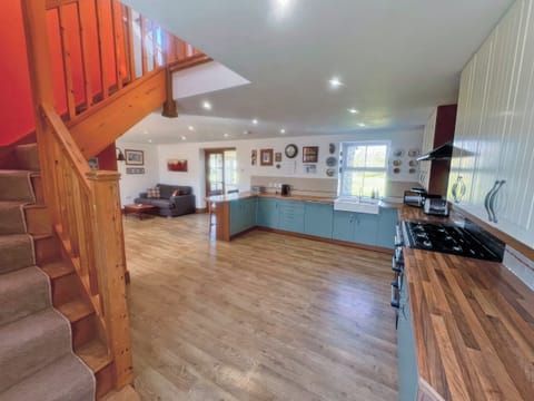Kitchen/diner | Sgubor Wennol Ty Du, Llanor near Pwllheli