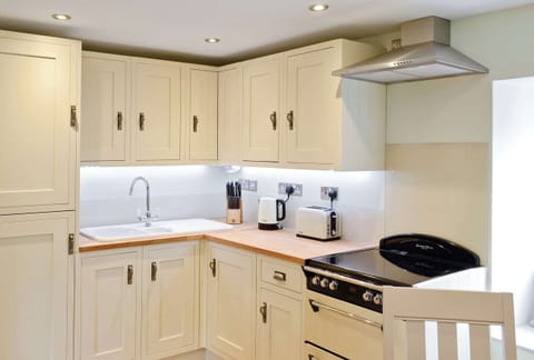 Open plan living/dining room/kitchen | River Cottage, Bladnoch near Wigtown