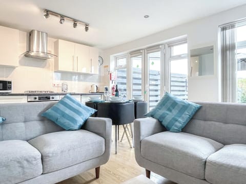 Open plan living space | Palm Villa, Porth, near Newquay