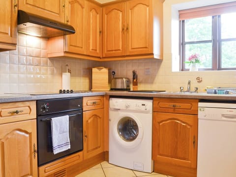 Open plan living space | Beudy Mawr - Parciau Farm Cottages, Caernarfon