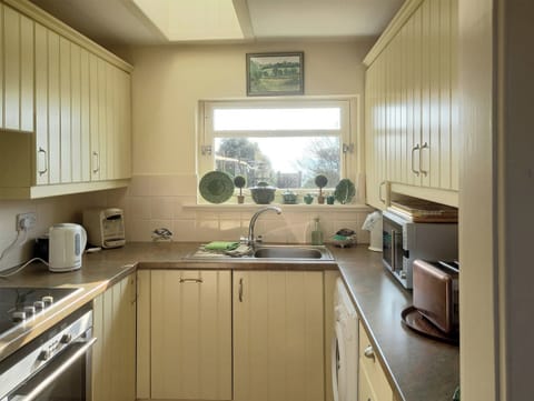 Kitchen | Tarandoun Cottage, Helensburgh