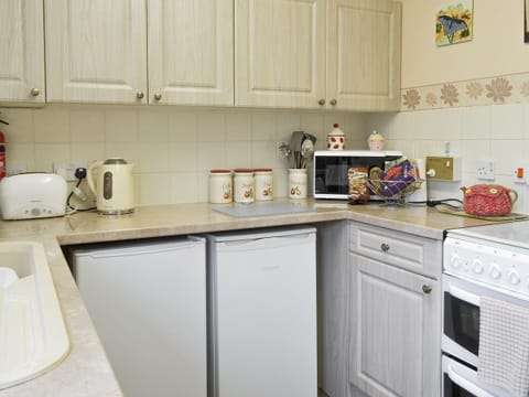Fully appointed fitted kitchen | Cosy Corner, Bridlington