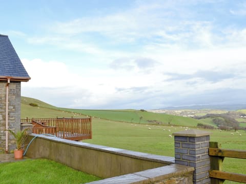 Enclosed lawned garden with terrace | No 5 Pengraig Draw - Pengraig Cottages, Near Llanfarian