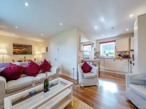 Living room/dining room | Peregrine Cottage - Osprey Hideaways, Stirling