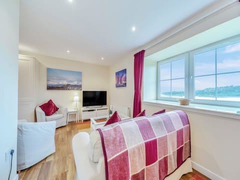 Living room/dining room | Peregrine Cottage - Osprey Hideaways, Stirling