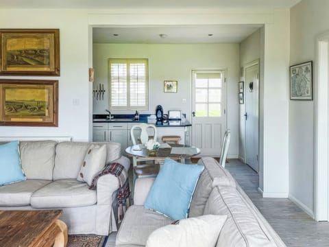 Open plan living/dining room/kitchen | Snooty Fox Cottage, near Hexham