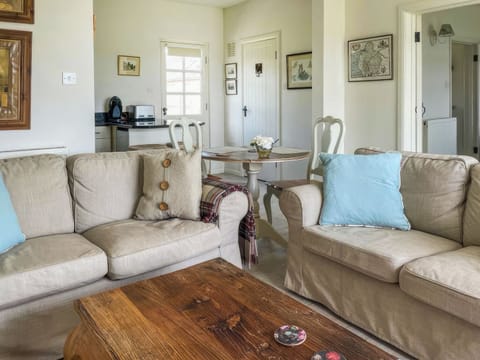 Open plan living/dining room/kitchen | Snooty Fox Cottage, near Hexham