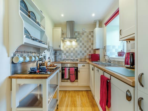 Kitchen | Kestrel Cottage - Osprey Hideaways, Stirling