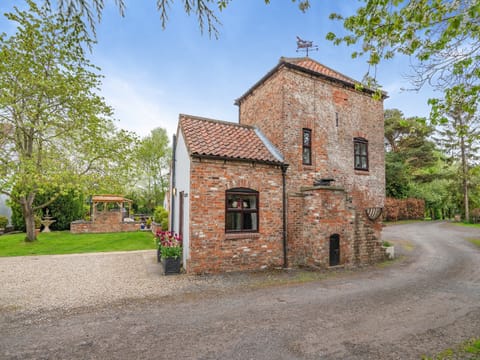 Exterior | The Granary - Hopgrove Farm Cottages, York
