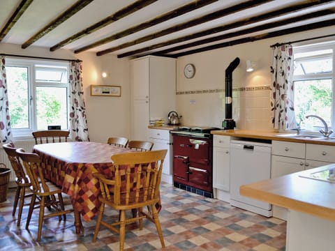 Kitchen/diner | Maes-yr-Adwy, Abergorlech